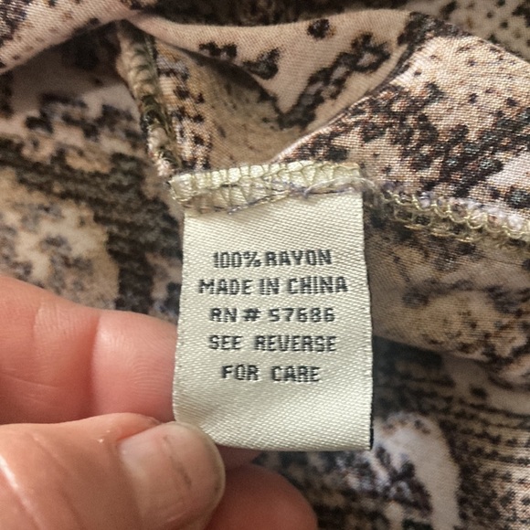 Wild print button up shirt size M - Picture 6 of 9